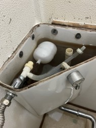 【画像】トイレタンク修理のサムネイル画像です。