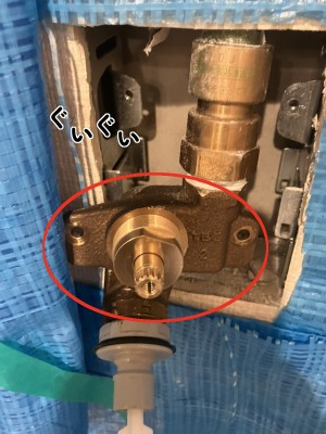 【画像】カートリッジの交換作業中の写真です。