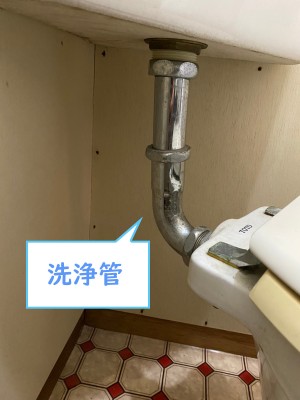【画像】洗浄管をアップで写した写真です。金属製のパイプです。