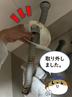 【画像】排水パイプを取り外した所です。