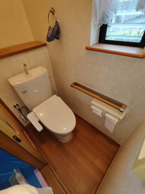 【画像】施工後のトイレ室内写真です。