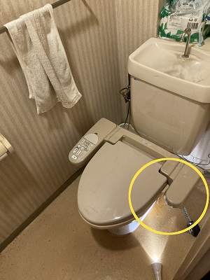 【画像】トイレの水漏れでお伺いです。トイレの後方部分の床が濡れています。