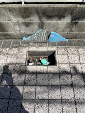 【画像】東京都三鷹市のお客様宅でメーターボックスが破損したとのご依頼。