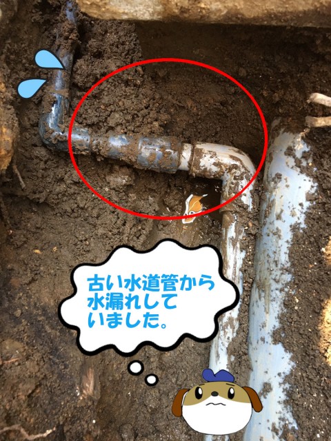 【画像】地面に埋まっている、古い水道管の画像です。